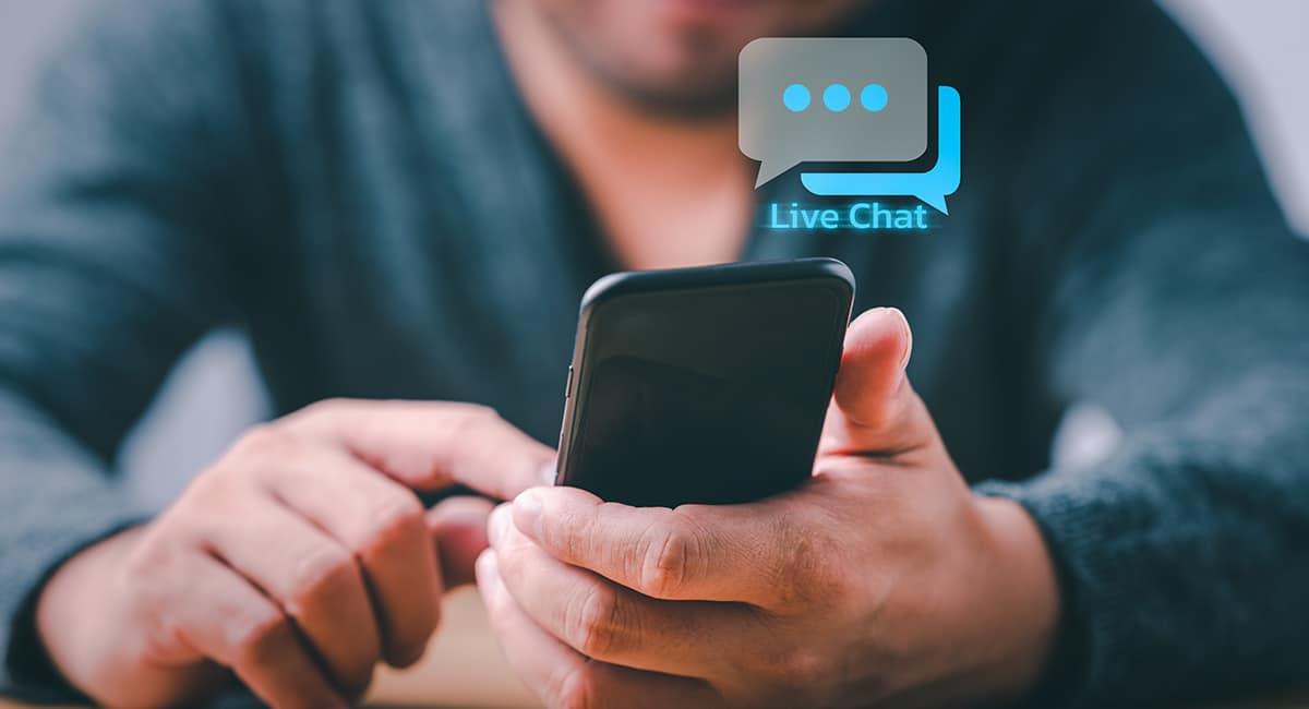 Person messaging on live chat support.